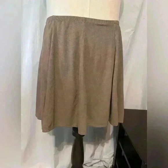 Brandy Melville Made In Italy 15” Skirt. Pull on. Tan. Women’s Size Small. - Picture 1 of 8